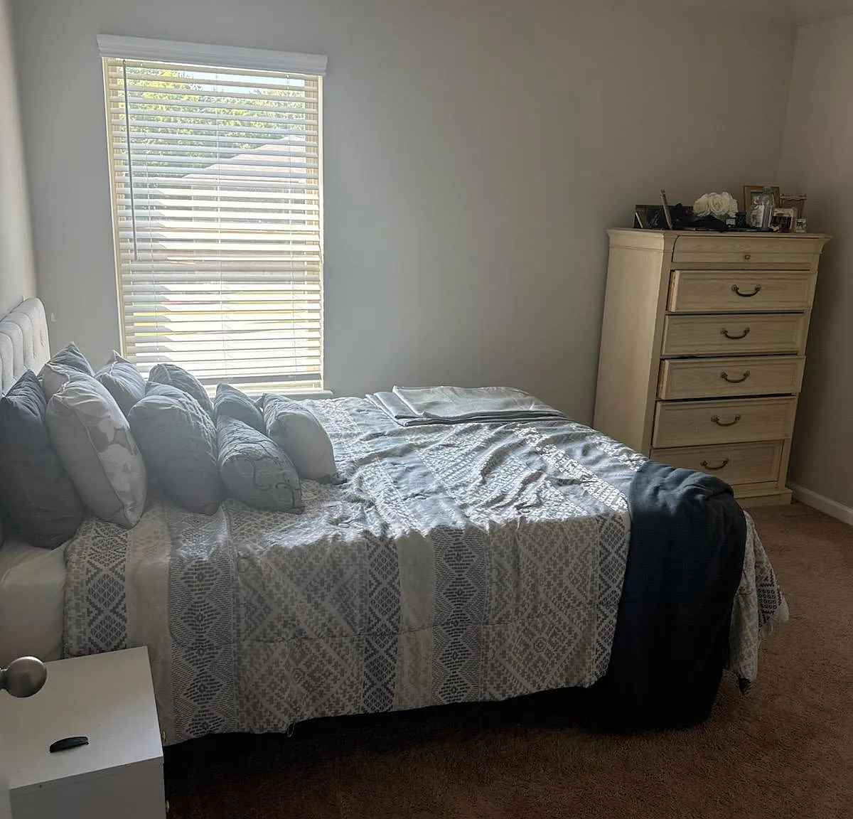 2 bed, 2.0 bath, 2800 sqft, $819 — Photo 2