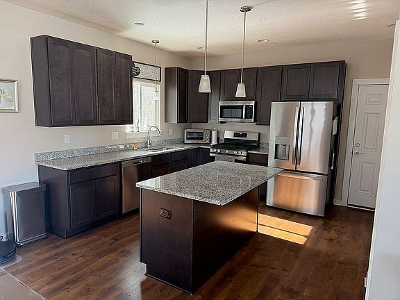 3rd image of 806 Starlight Way