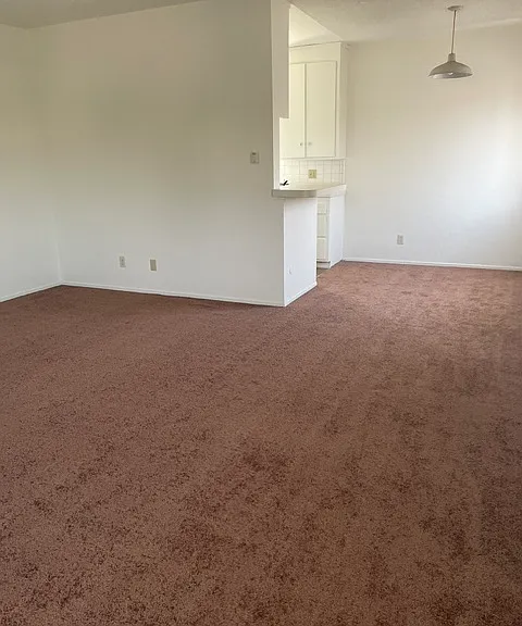 4246 Lockwood Ave — Photo 4