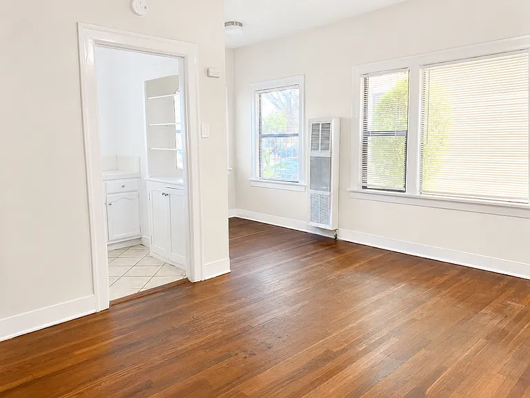 1110 Sea Breeze Building — Photo 2
