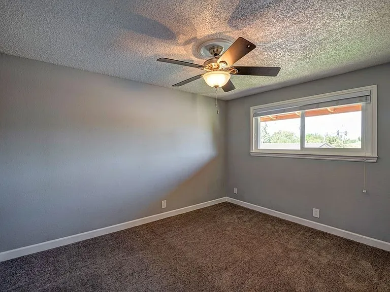 Riverview Condominiums — Photo 10