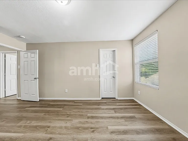 429 Grant Ln — Photo 23