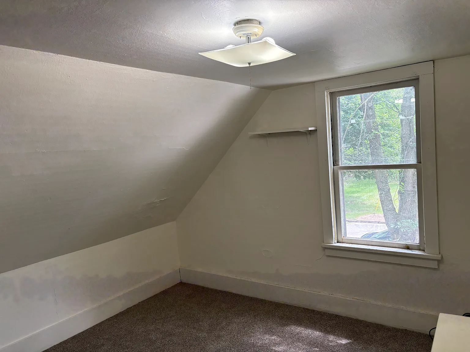 4 bed, $1,300 — Photo 2