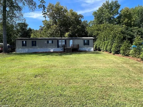 567 Lake Shore Ave, Lexington, NC 27292