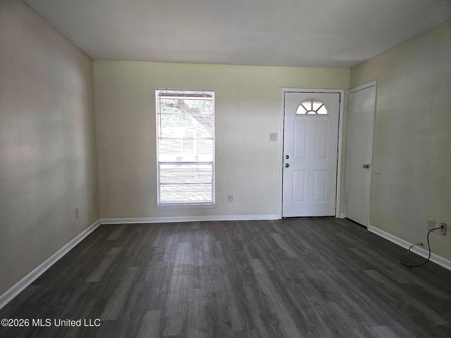3 bed, 1.5 bath, 1000 sqft, $1,200 — Photo 2
