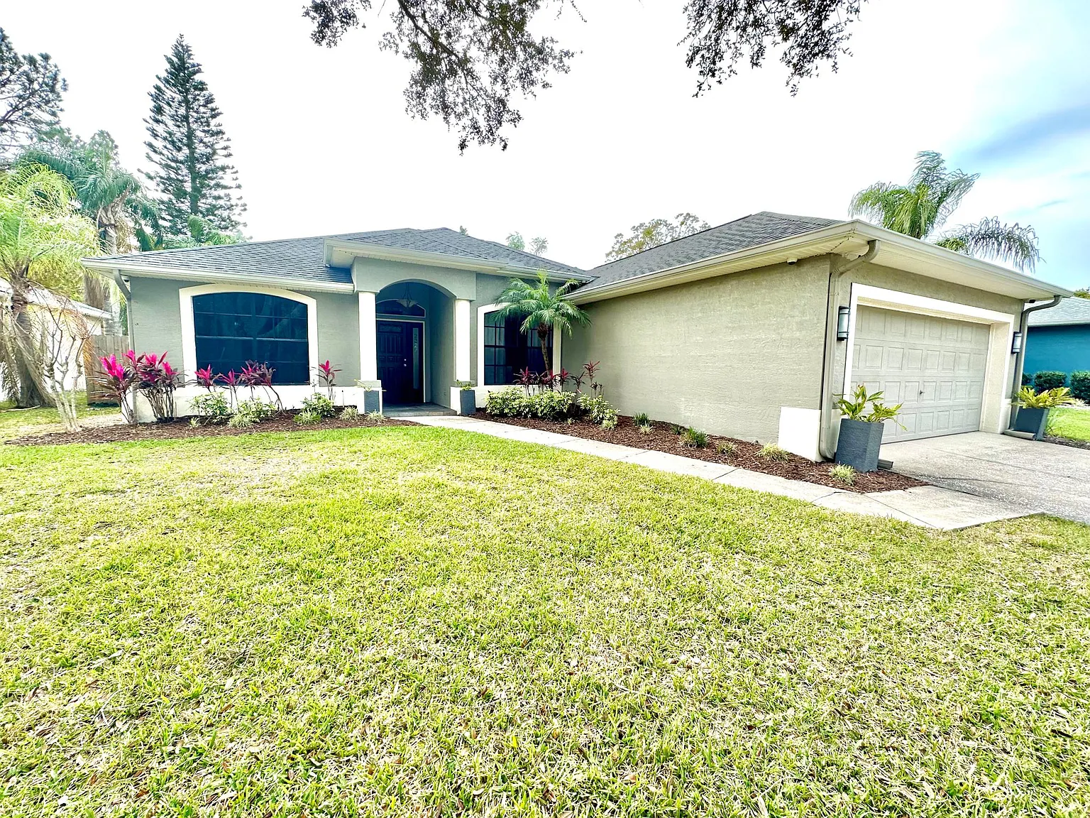 3 bed, 1962 sqft, $3,495 — Photo 1