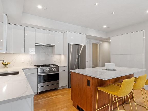 4th image of 38 Englewood Ave #1