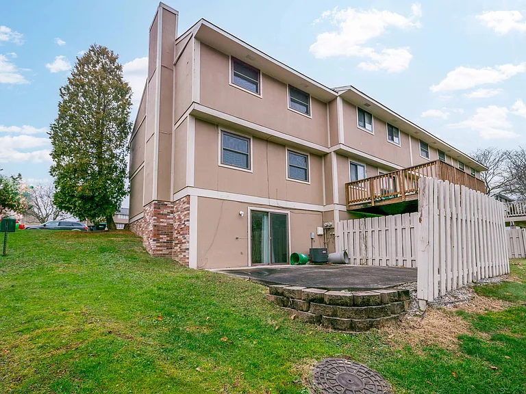 706 Wheatland Cir — Photo 15