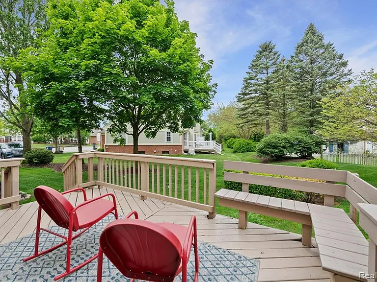 1652 Bennington Ct — Photo 25