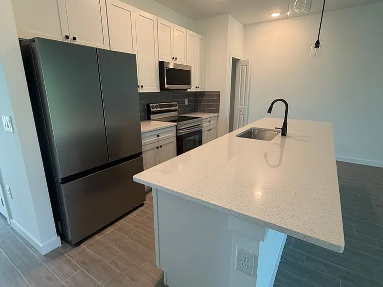 1504 Gary Ln — Photo 9