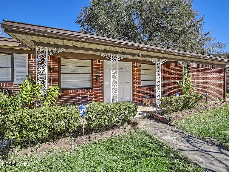 3223 Victoria Park Rd — Photo 4