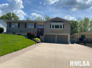 806 8th Ave, Silvis, IL 61282