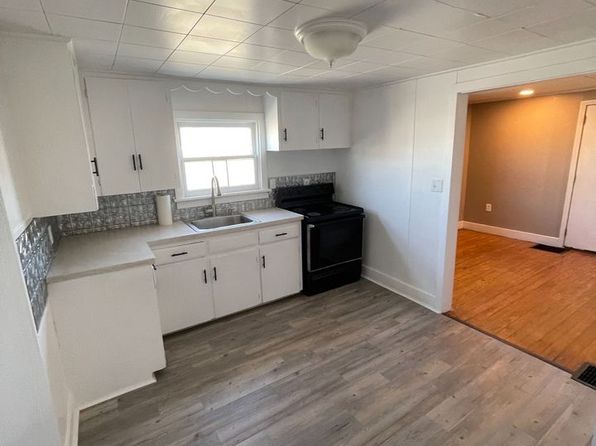 209 Pine St APT 2