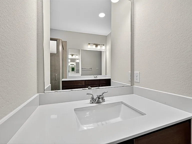 5019 Bowen Prairie Dr — Photo 45