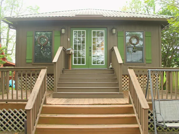 61 Hunters Creek Dr, Huntsville, TX 77340