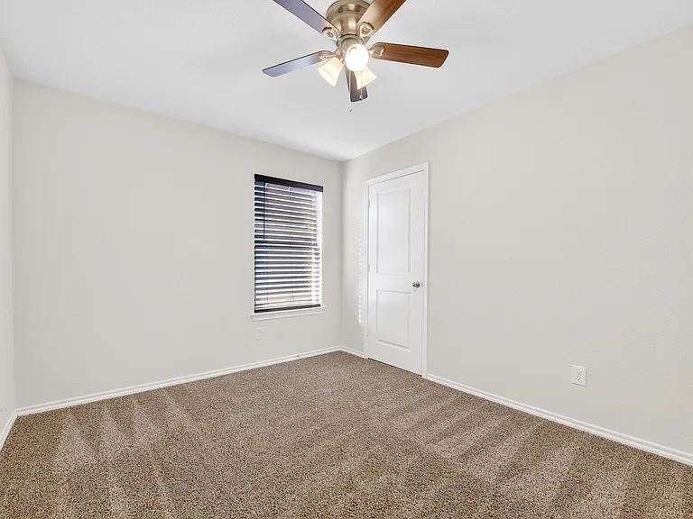 114 Harvard Blvd — Photo 14