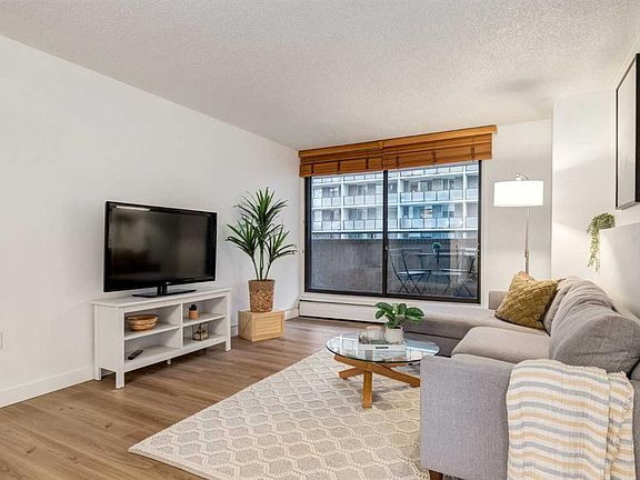 3rd image of 718 12th Ave SW #206