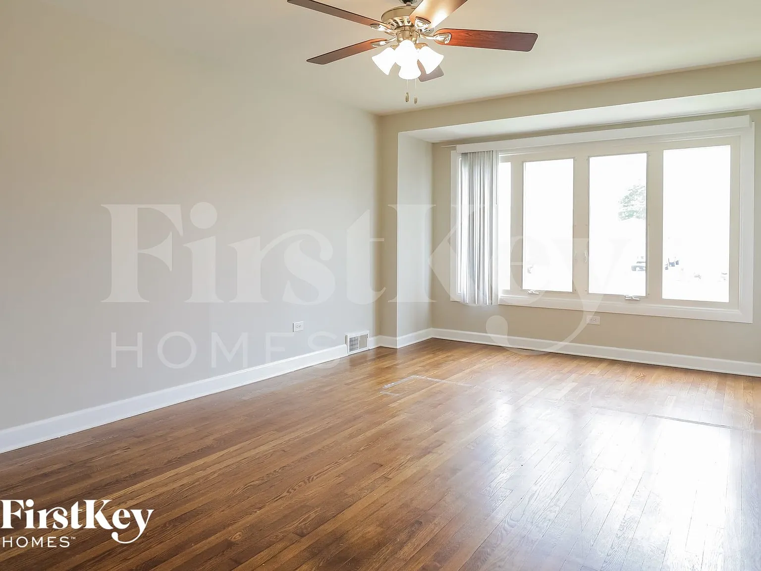4 bed, 2.0 bath, 1356 sqft, $3,075 — Photo 3