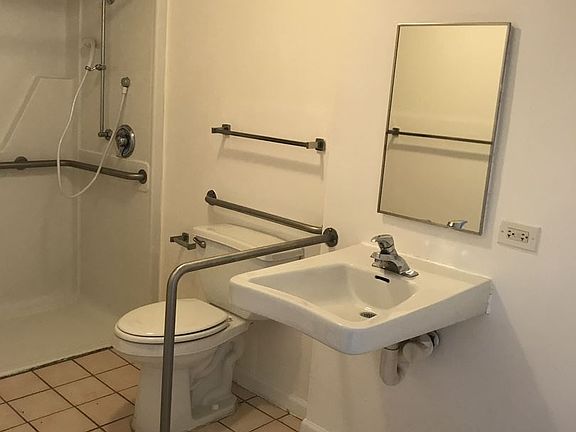 5th image of 1528 W Morse Ave APT 306