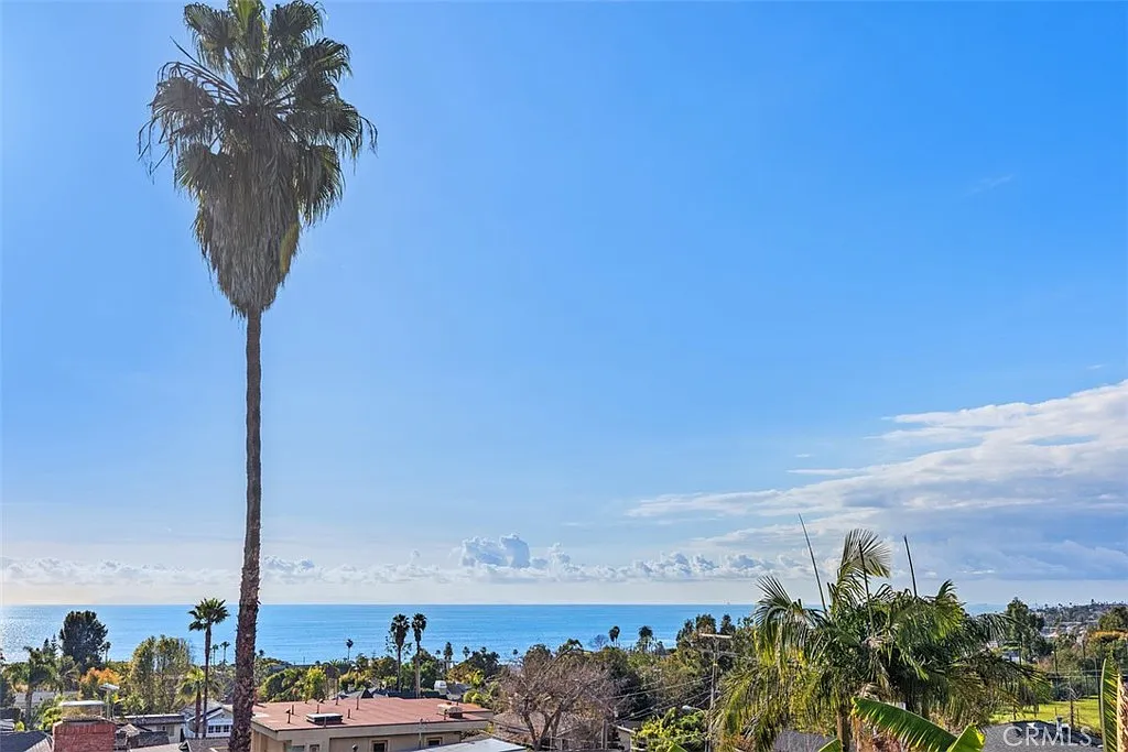 2 bed, 892 sqft, $6,800 — Photo 4