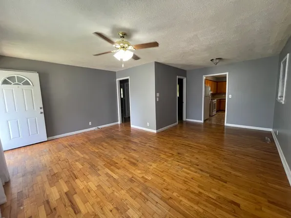 730 Crabapple Dr, Calvert City, KY 42029