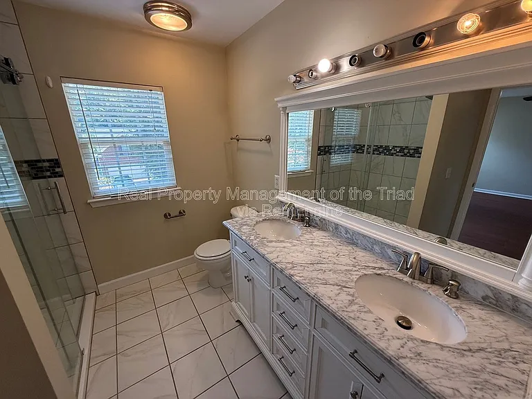 3930 Fountain Village Cir — Photo 13