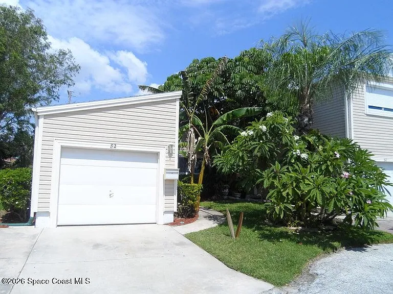 82 Emerald Ct — Photo 1