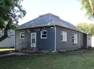 823 Logan St, Holdrege, NE 68949