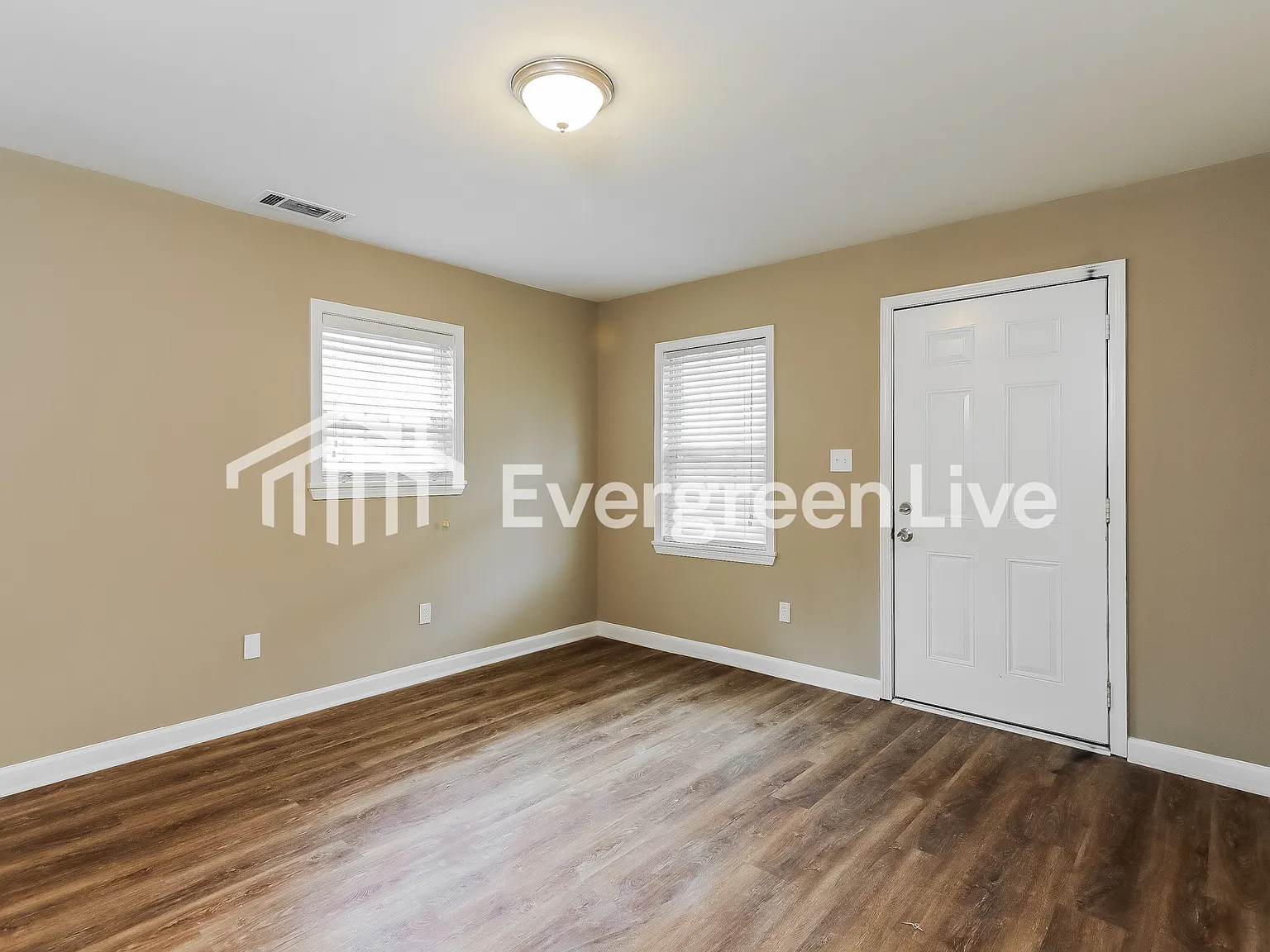 3 bed, 1.0 bath, 1230 sqft, $1,045 — Photo 4