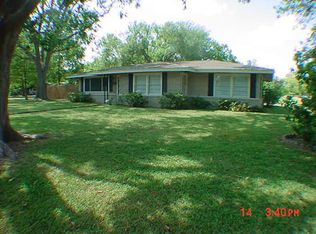 1013 E Cedar St, Angleton, TX 77515
