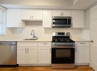 886 N McKnight Rd APT 1W, Saint Louis, MO 63132
