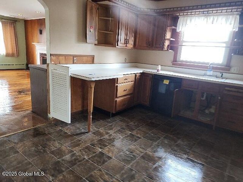 5th image of 25 Glenmore Road