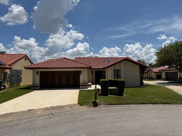 3 bed, 2.0 bath, 1619 sqft, $2,790 — Photo 2
