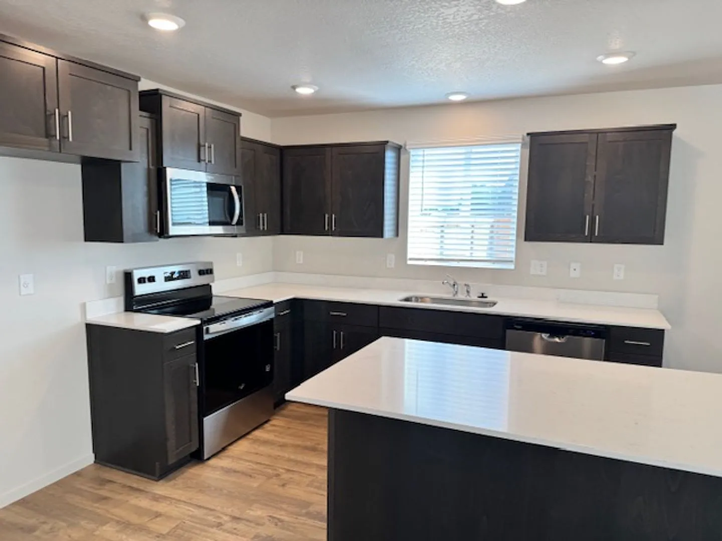 Brand New 4 Bedroom House W/ Upgrades — Photo 3