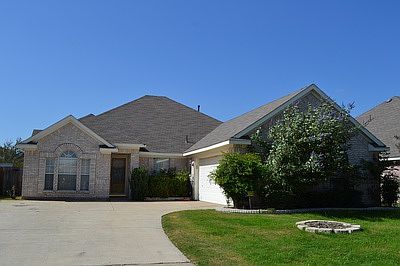 2nd image of 1121 Deer Valley Ln