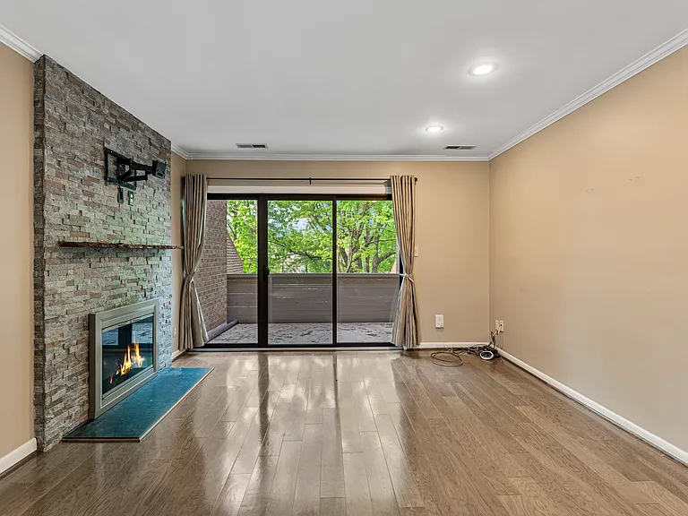 11120 Harbor Ct #1120 — Photo 4
