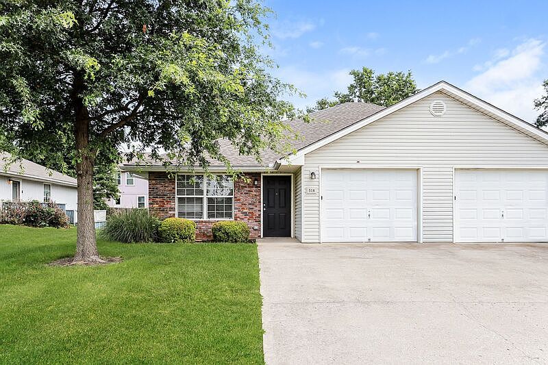 1st image of 514 NW Woodbury Dr