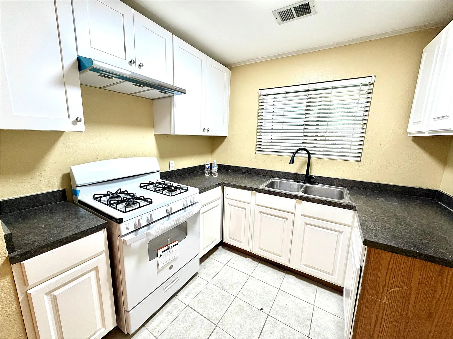3 bed, 1.0 bath, 1109 sqft, $1,450 — Photo 4