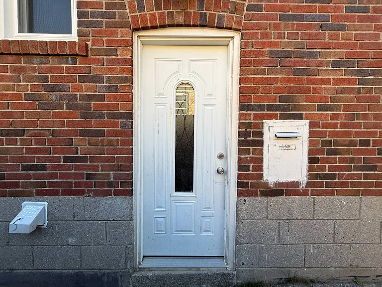220 Ellington Dr #BASEMENT — Photo 10