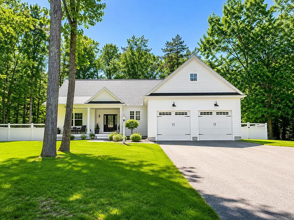 1st image of 8 Cottonwood Circle