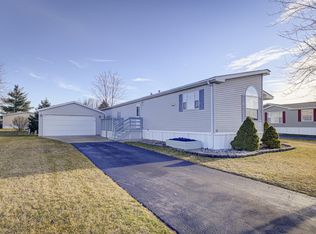 12 Cynthia Ln, Beecher, IL 60401