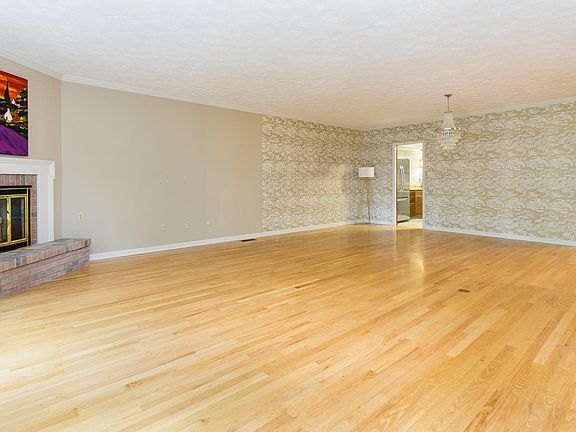 5th image of 2604 E 2nd St #A