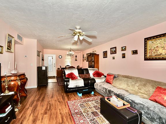 4th image of 2821 Somerset Drive #406