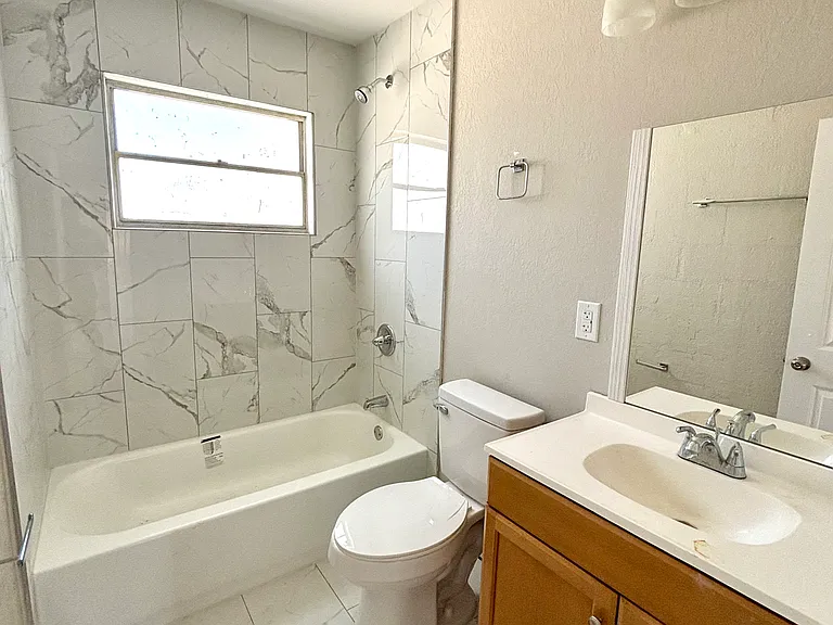 1007 37th St NW #1 — Photo 5
