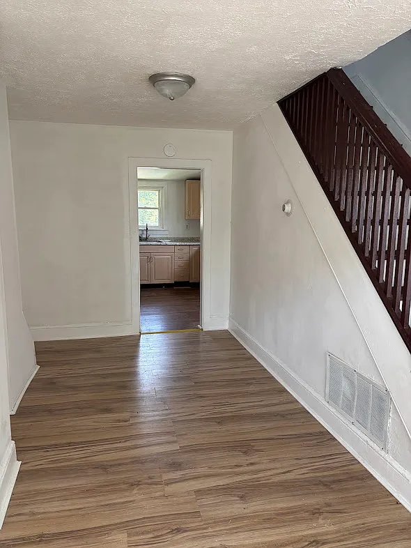 2 bed, 1922 sqft, $1,600 — Photo 2