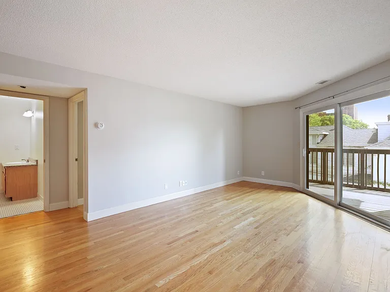 232 Franklin Ave W #206 — Photo 3