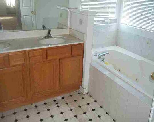 5th image of 3001 Shenandoah Dr