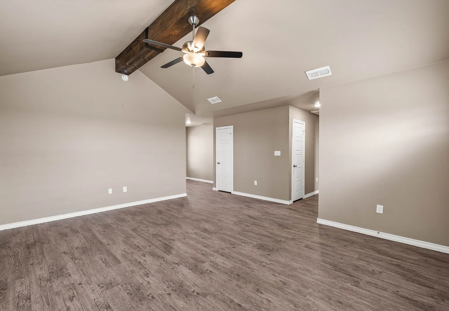 3 bed, 2.0 bath, 1214 sqft, $1,595 — Photo 4