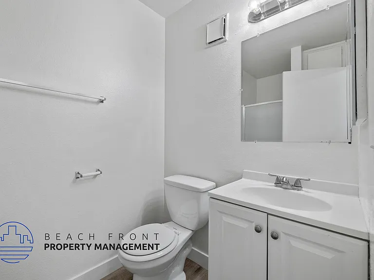1375 Temple Ave — Photo 8