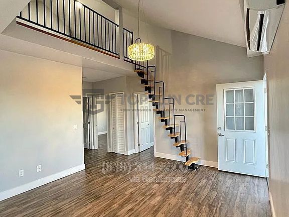 5th image of 643 S 31st St APT 4